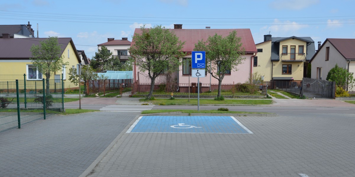 miejsce parkingowe dla osób z niepełnosprawnościami